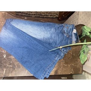 Woman’s bell bottom jeans size: 3
